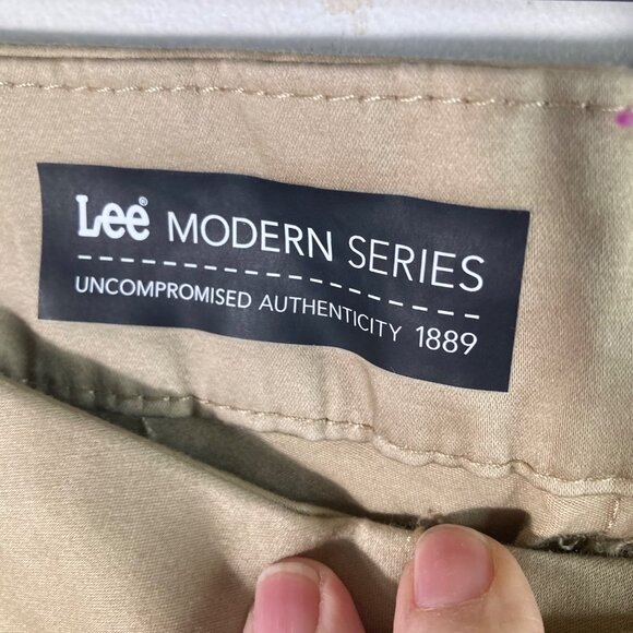 Womens Lee Modern Curvy Fit Trouser Khaki No‎ Gap Waist Band Tan 18 Short NWT - Picture 10 of 11